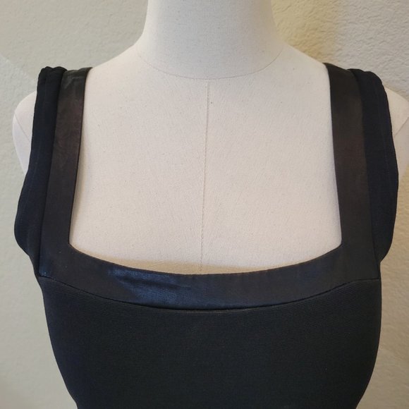 Ultimate Little Black Dress Sleeveless - Picture 2 of 7